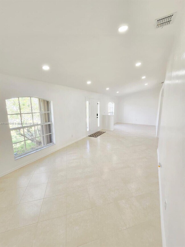Foto del edificio - 630 NW 17th Ave