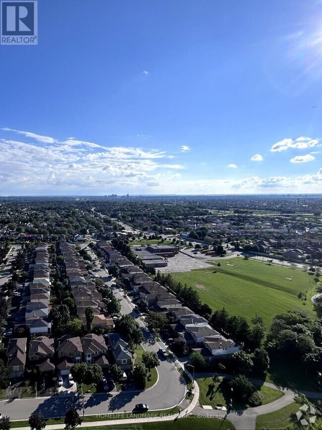 Building Photo - 4085-4085 Parkside Village Dr