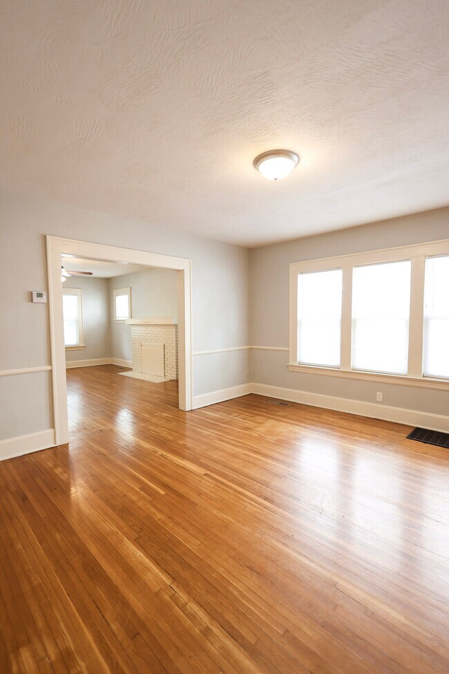 Foto del edificio - 1351 E Cherry St