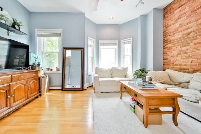 Foto del edificio - 470 E 3rd St