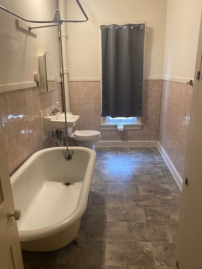 Foto del edificio - 209 N Bedford St