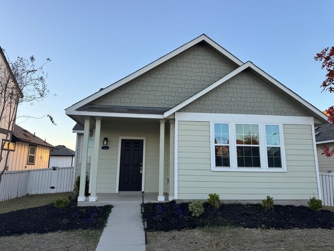 Building Photo - Bright & Spacious 3 Bedroom Home with Garage in Kyle