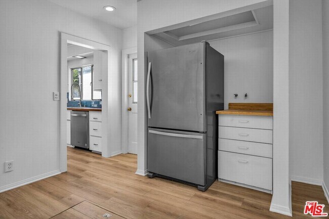 Building Photo - 316 S Wetherly Dr