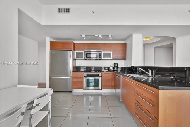 Foto del edificio - 244 Biscayne Blvd