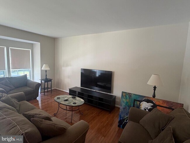 Foto del edificio - 101 Colts Neck Dr