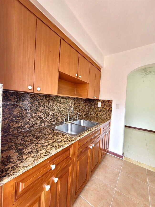 Foto del edificio - 1429 NE 147th St