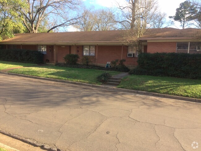 Feels like home in this duplex instead of noisy apartments - 213 Mitchell St