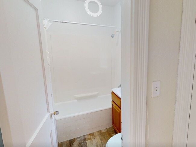 Foto del edificio - Charming 2.5 Bedroom-No Broker Fee