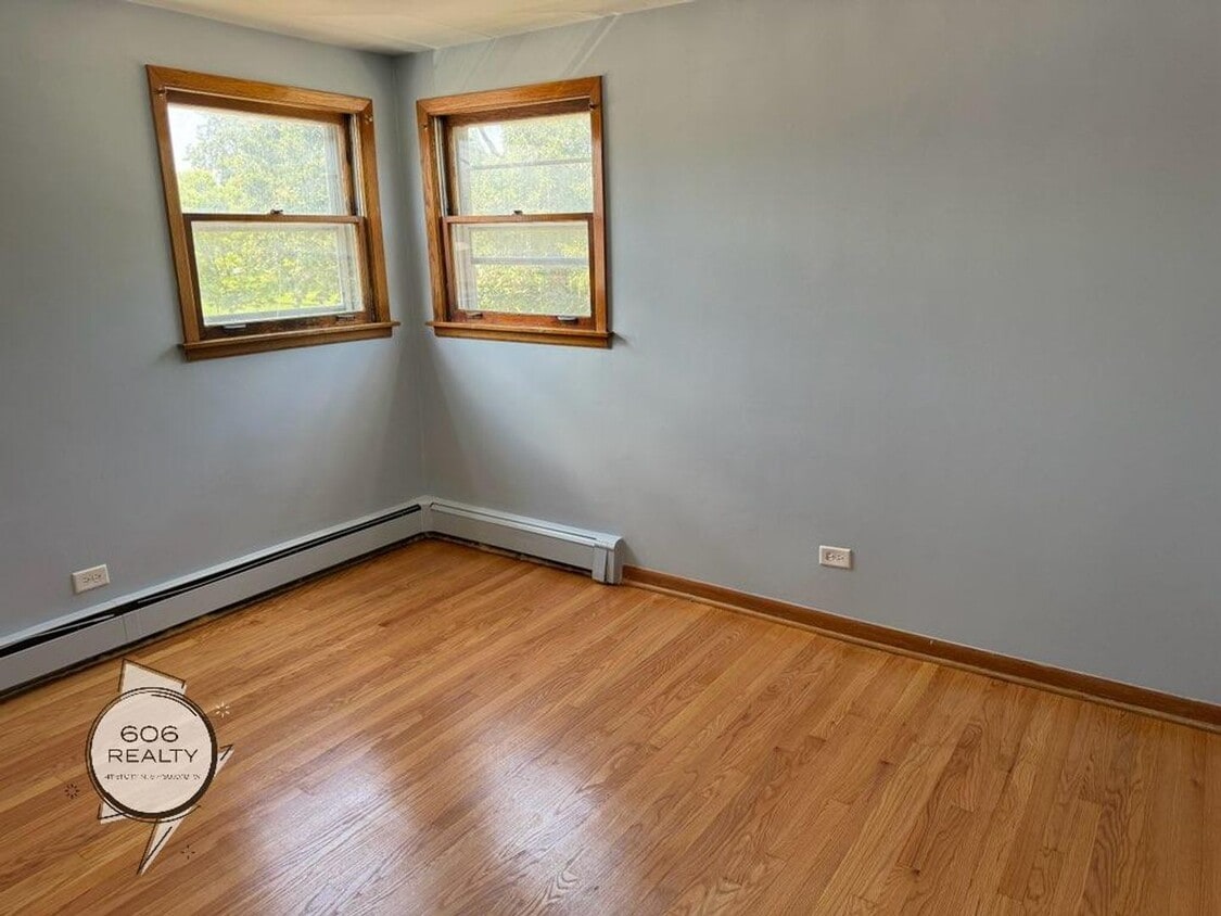 Building Photo - 3558 N Nagle Ave