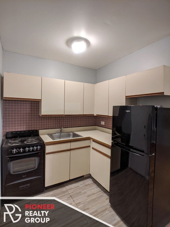 Building Photo - 4506 N Malden St