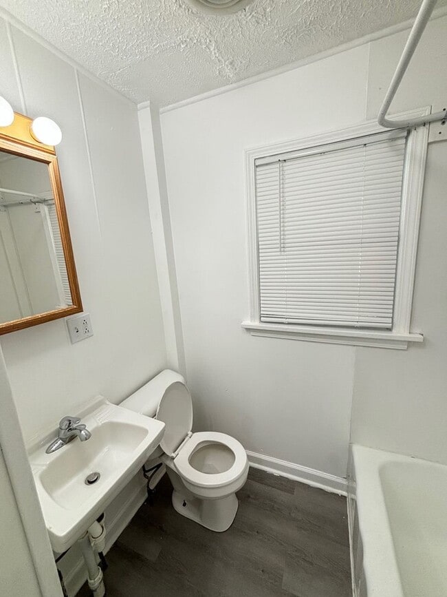 Foto del edificio - 418 N High St