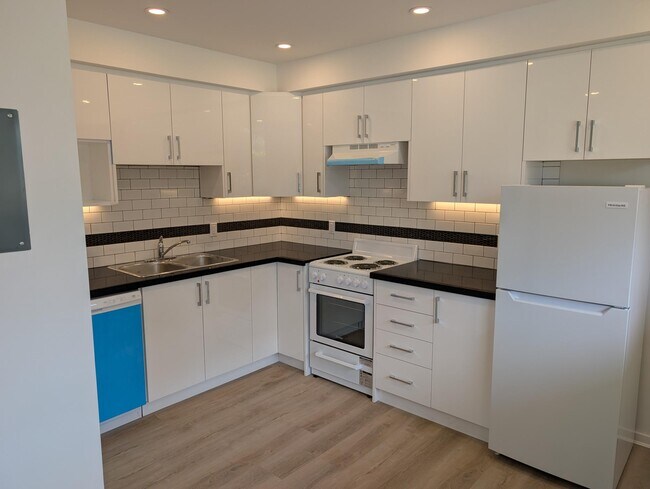 Building Photo - Newly built beautiful bachelor apartment for rent