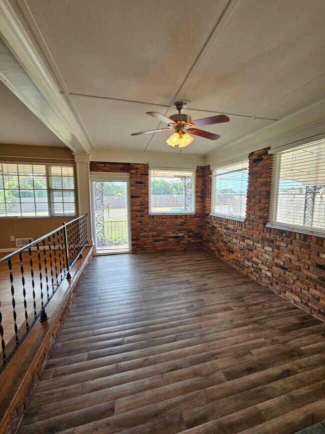 Building Photo - 119 Davant St