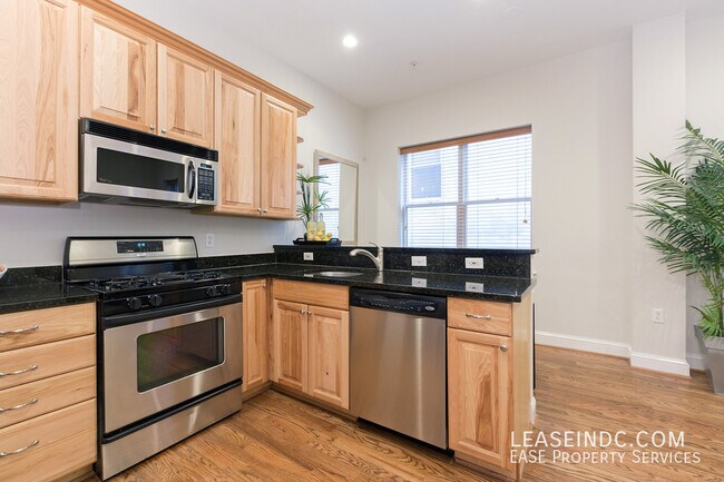 Foto del edificio - 1417 Chapin St NW