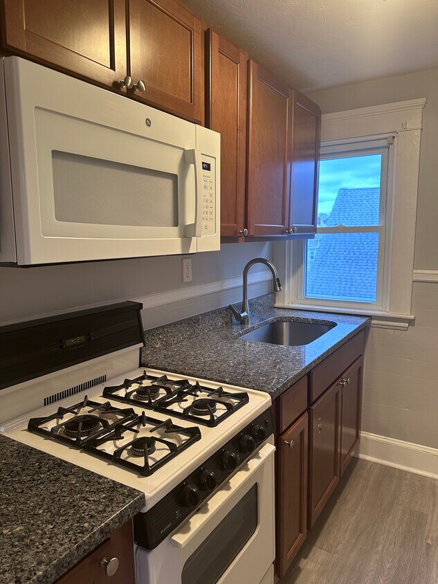 112 Bonney St Unit Bonney Street 3, New Bedford, MA 02740 Apartments