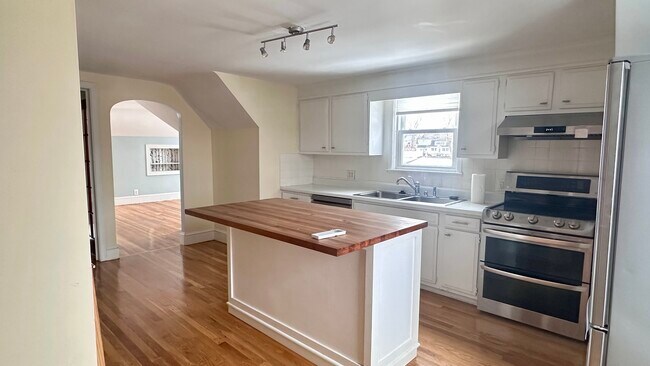 Kitchen - 19 Calvin Ave