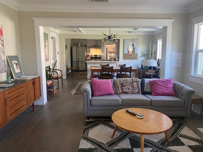 Foto del edificio - 3407 Montclair St