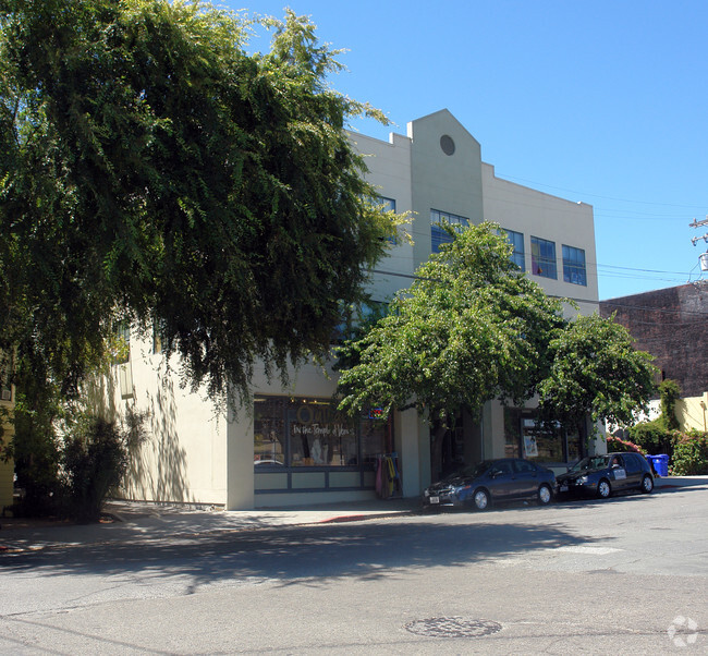 Building Photo - 139 W Richmond Ave