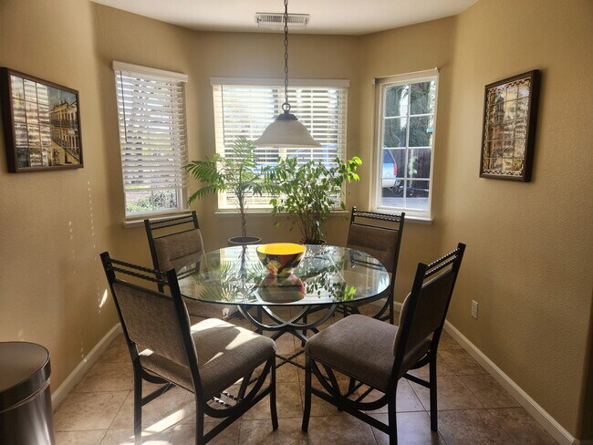Foto del edificio - 2581 Greenwood Ln