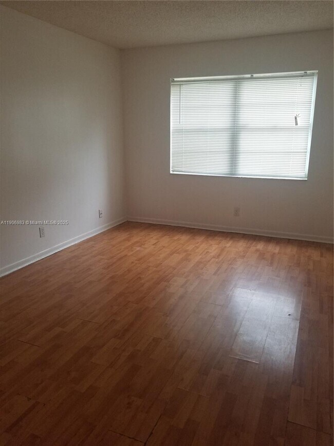 Foto del edificio - 4384 NW 9th Ave