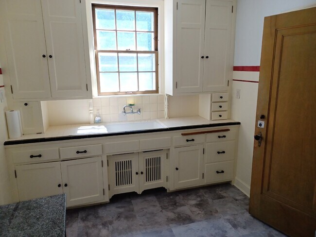 Foto del edificio - Charming 2-Bedroom + Den, Minneapolis Duplex