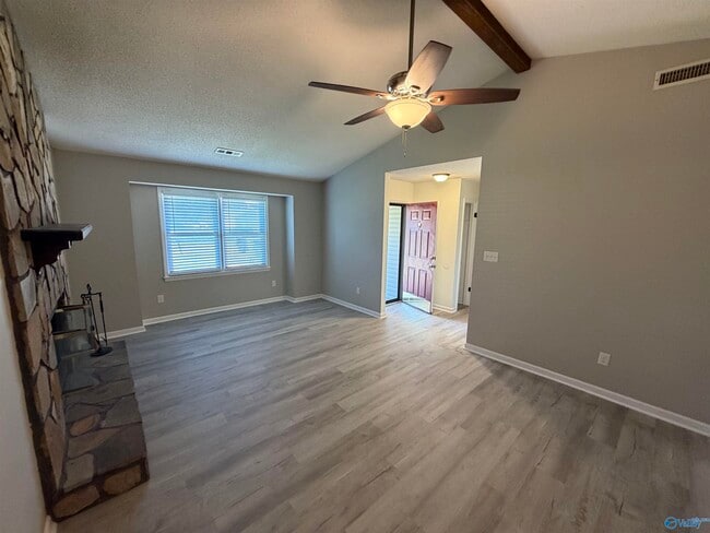 Building Photo - 1004 Brighton Cir SE