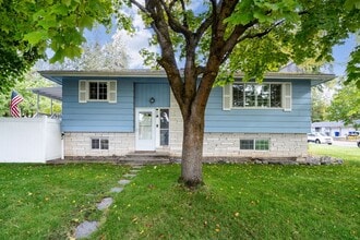Building Photo - 1625 S Glenn Rd
