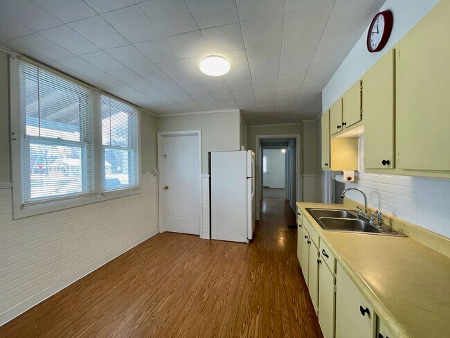 Building Photo - 102 Clifton Ave