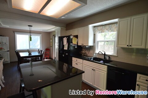 Building Photo - 6525 Cottonwood Dr
