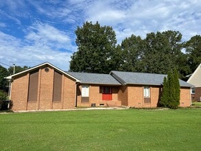 Building Photo - 104 Cambridge Ln