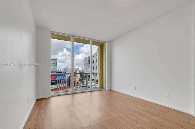 Foto del edificio - 1350 NW 8th Ct
