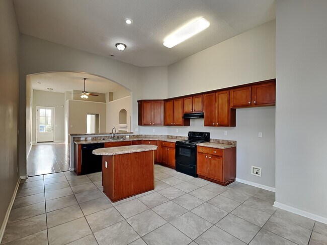 Building Photo - 7557 Glen Laurel Way