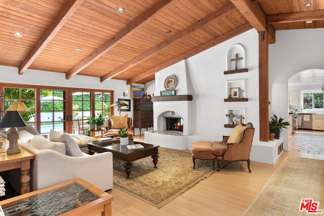 Building Photo - 3268 Serra Rd