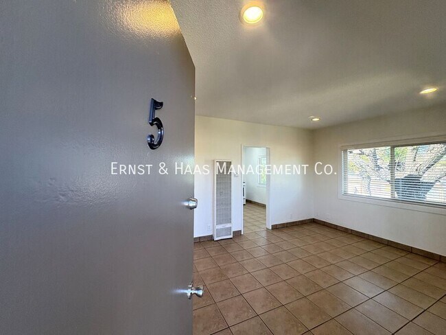 Foto del edificio - 6524 Orange Ave