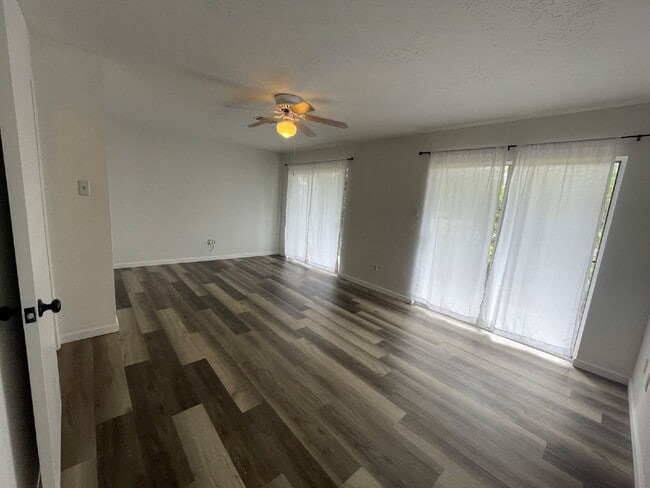 Foto del edificio - Enjoy living in Panorama Village and enjoy all it has to offer: 27-hole golf course, 3 city parks...