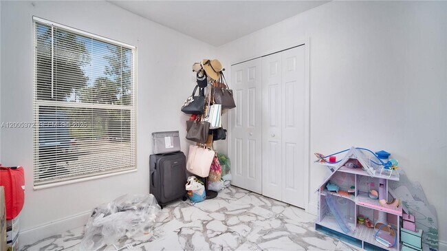 Foto del edificio - 4081 14th Ave SE