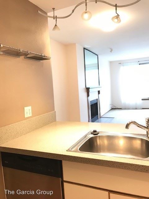 Foto del edificio - 1616 SW Harbor Way
