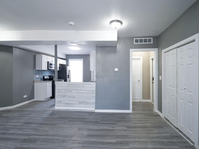 Building Photo - 346 N Laramie Ave