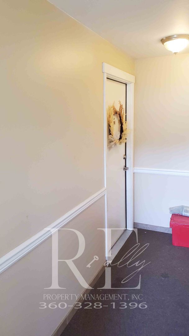 Building Photo - Modern Manette 1BR Condo with Private Pati...