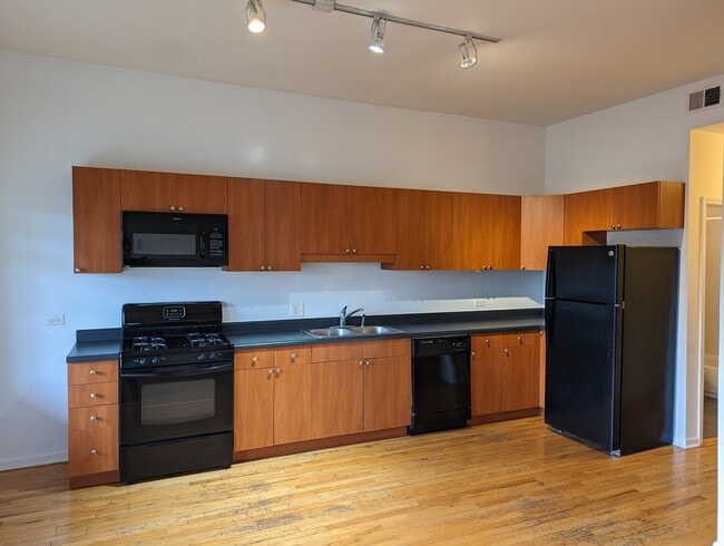 Foto del edificio - 1813 N Milwaukee Ave