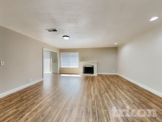 Foto del edificio - 234 Yellowstone Dr