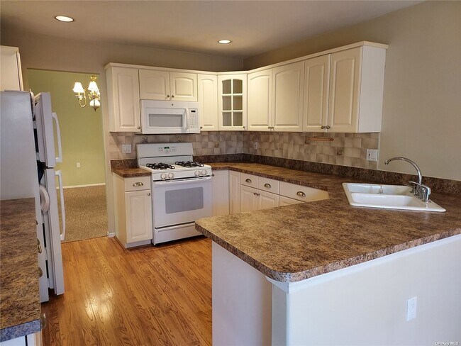 Building Photo - 267 Glen Dr