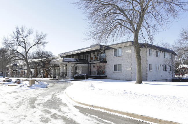Building Photo - 10000 Nicollet