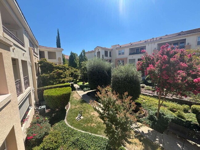 Foto del edificio - Beautiful 2 Bed, 2 Bath Apartment Home in The Phoenician – Resort-Style Living in Roseville!