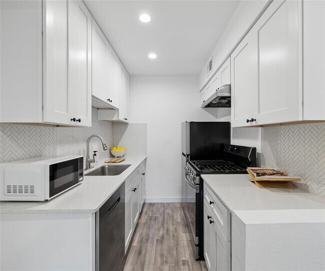 Foto del edificio - 5911 Sheridan Ave