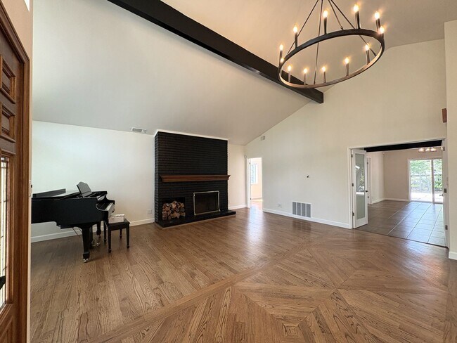 Building Photo - Exceptional Estate with Main Residence, Two ADUs & Office