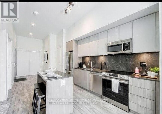 Building Photo - 125 Bronte Rd