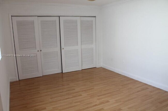Building Photo - 4728 SW 67th Ave
