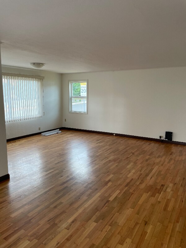 Foto del edificio - 38850 Pleasant St