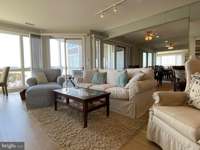 Building Photo - 611 Oyster Cove Dr